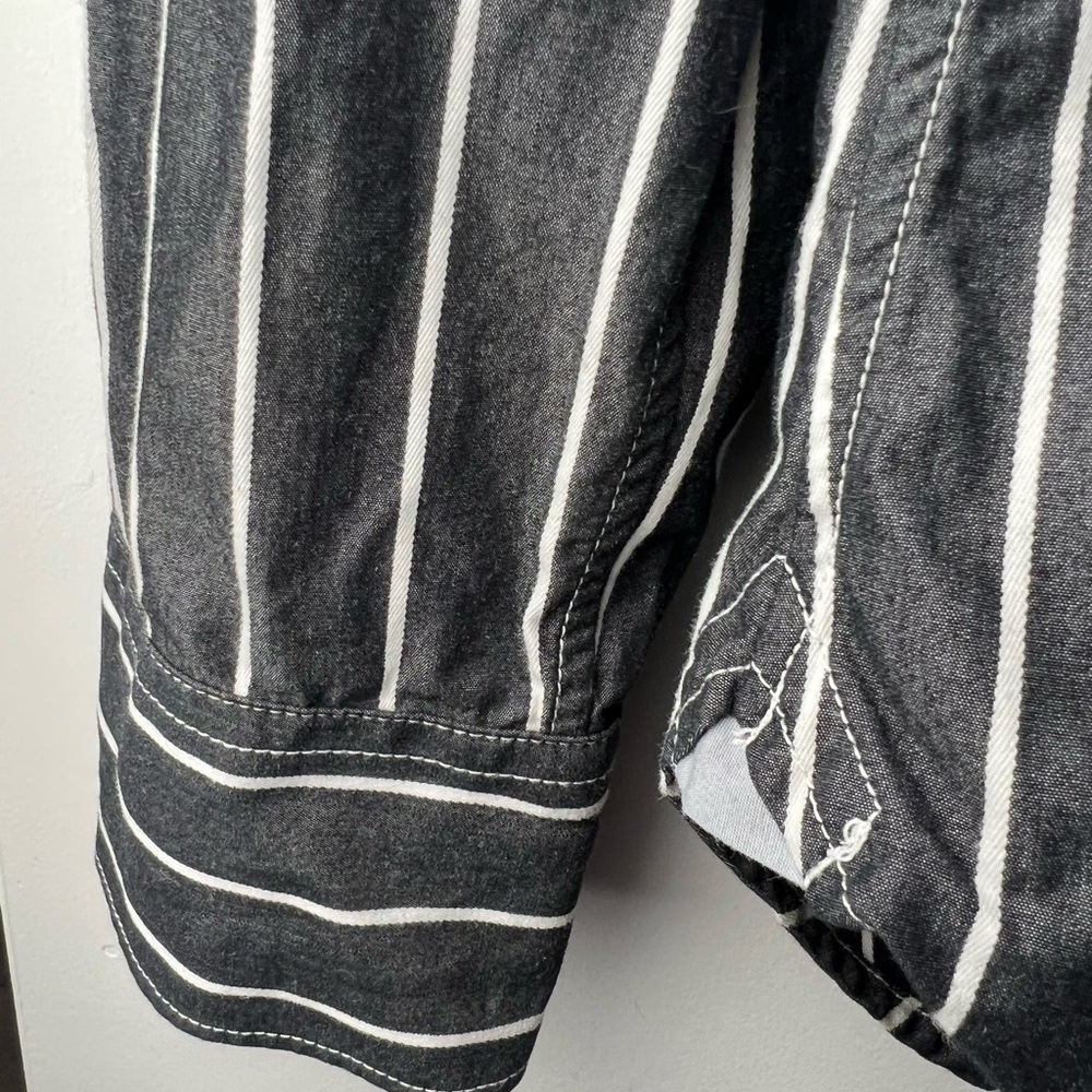 American Eagle- woman’s pinstripe button down shirt- Size XS - Picture 7 of 10